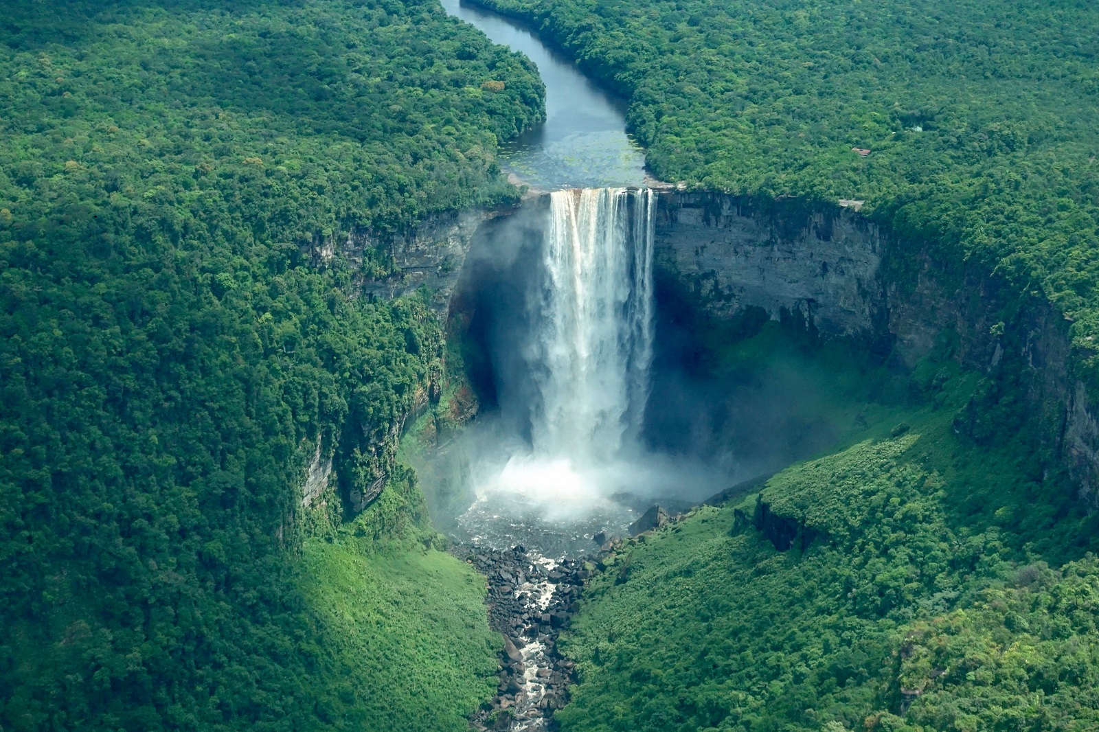 Surinam, Guyana, Brazília – splav Amazonky