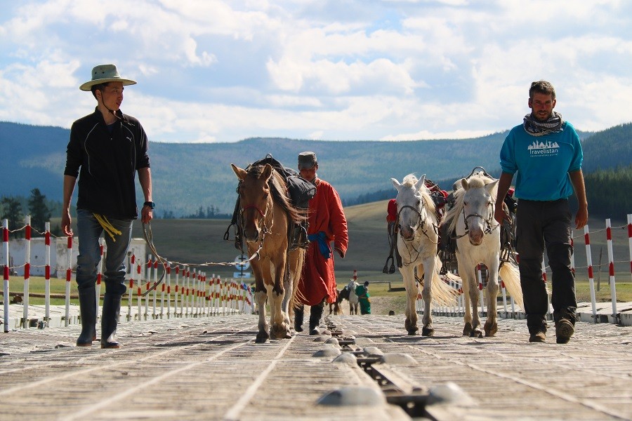 Mongolsko alebo 250 kilometrov na koňoch